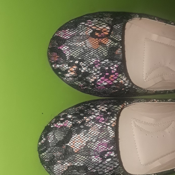 Flats - Picture 4 of 4